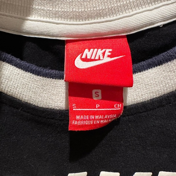 Nike Cropped Tee - Picture 3 of 3